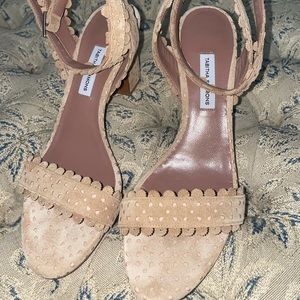 Women like New suede sandals